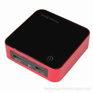 Square power bank with 6,600mAh capacity and double USB output